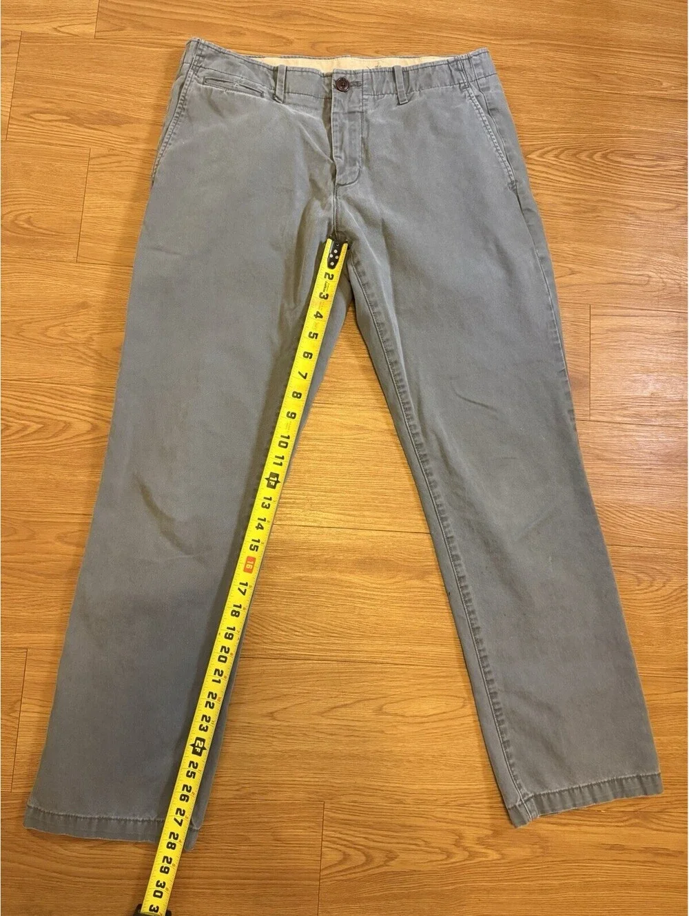 Gap Lived-In Straight 100% Cotton 31 x 30 Khakis
